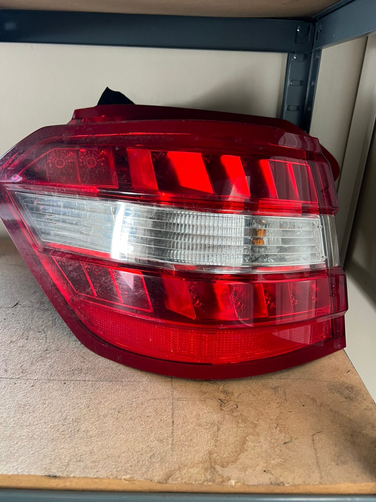 Mercedes w212 phare arriere break, Enlèvement