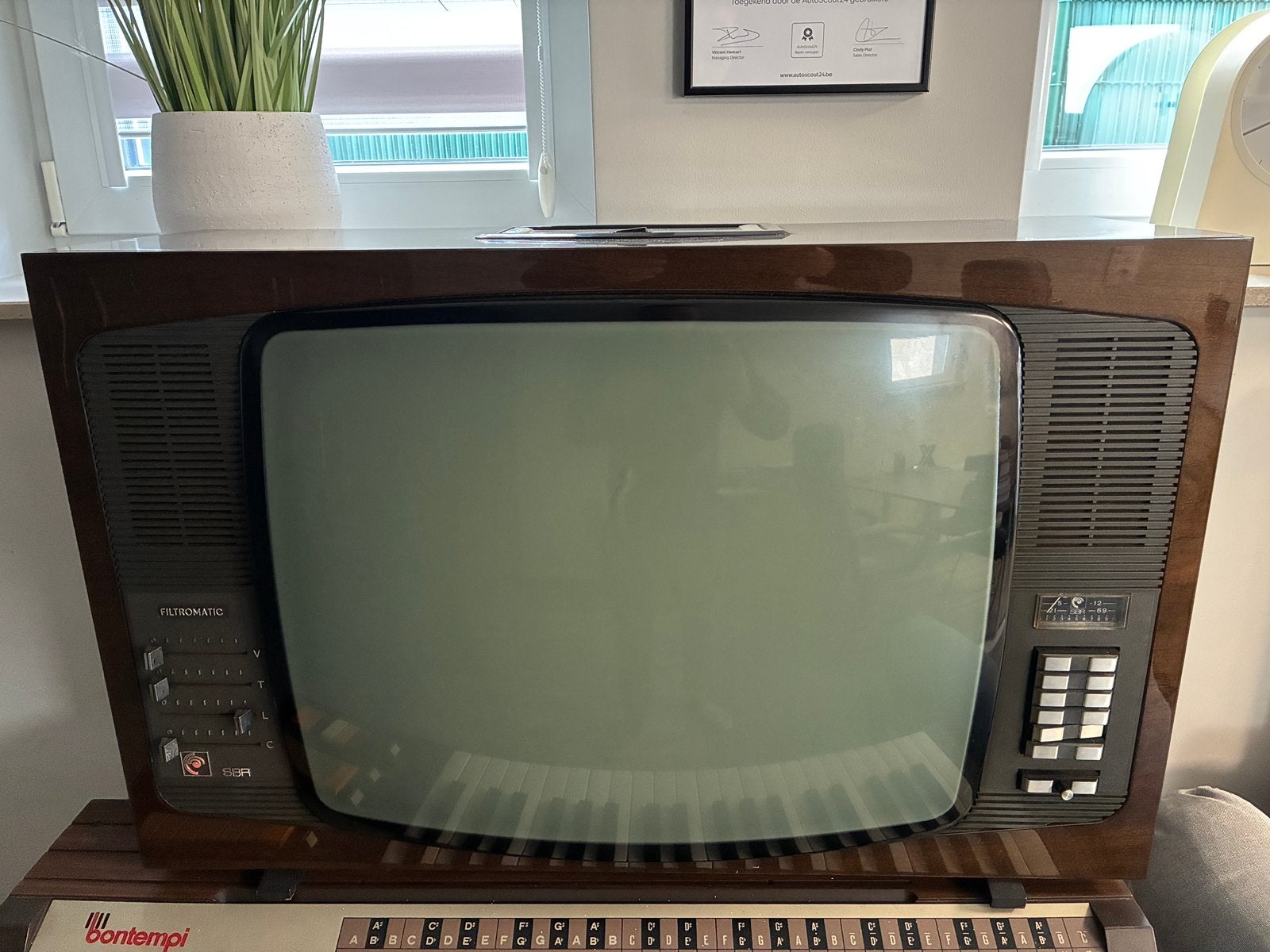 Récepteur de télévision vintage SBR Filtromatic neuf, Antiquités & Art, Enlèvement ou Envoi