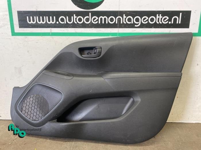 Revêtement portière 4portes avant droite d'un Peugeot 108, -, 3 mois de garantie, Utilisé, -
