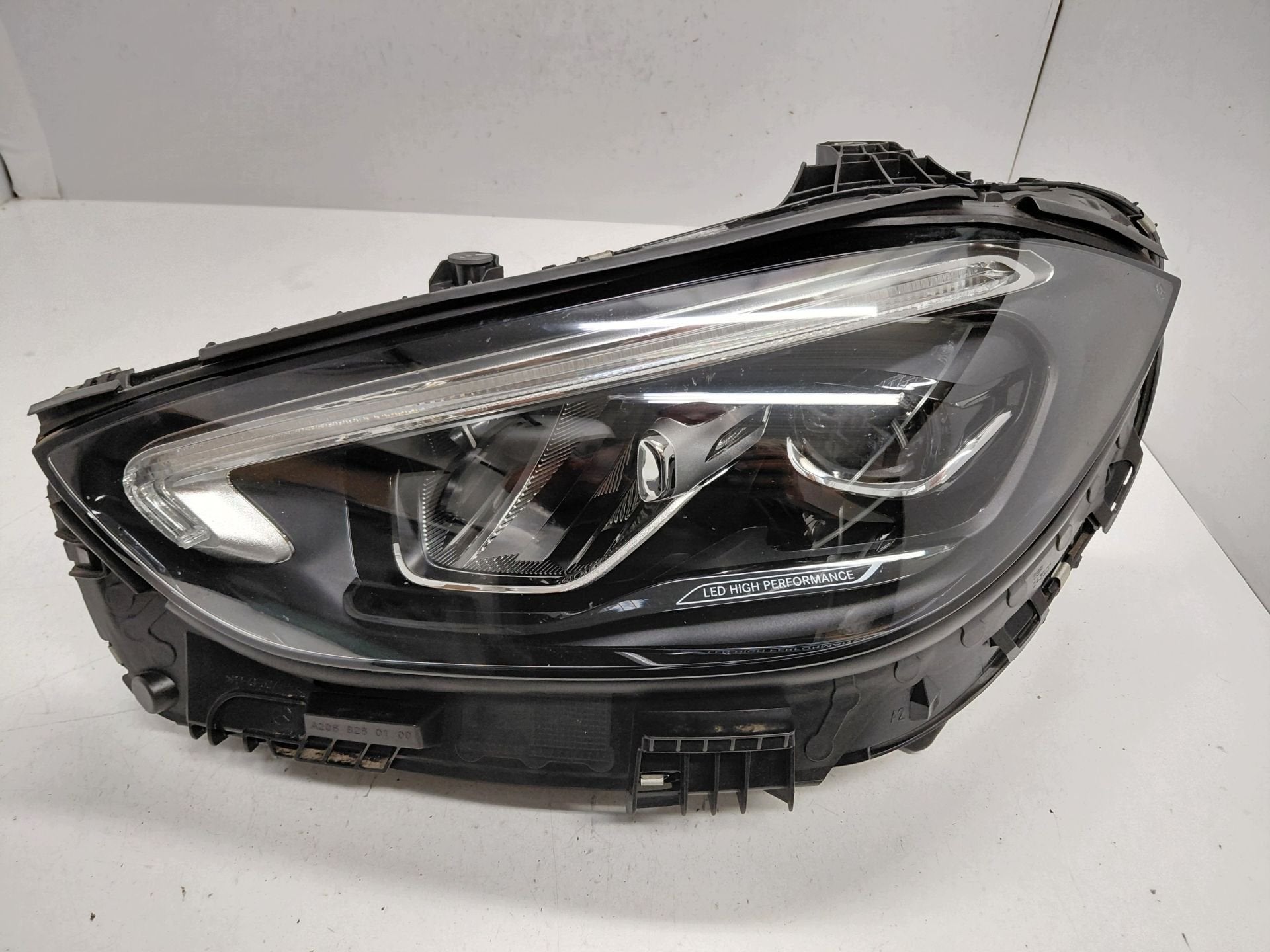 Phare gauche Mercedes Classe C W206 A2069068104, Mercedes-Benz AG, Mercedes-Benz, Utilisé, Mercedesstrasse 120
70372  Stuttgart, DE