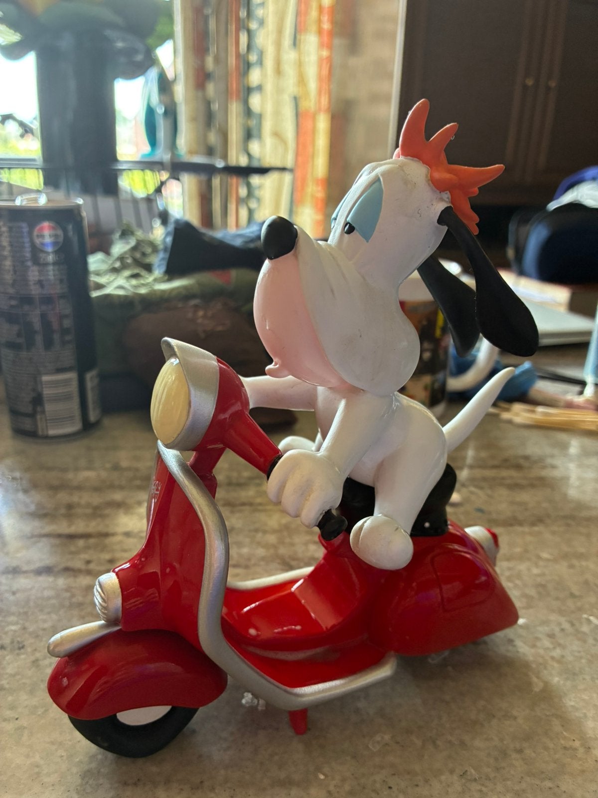 Uniek harsbeeldje Droopy on Vespa, van Demons & Merveilles, Ophalen, Zo goed als nieuw