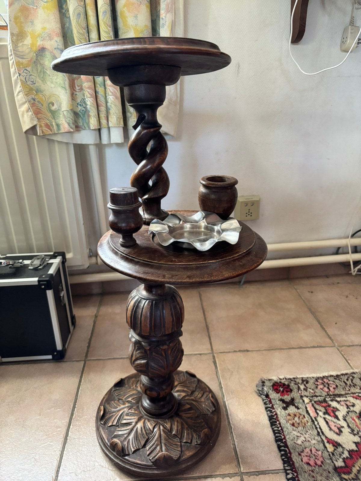 Table de fumeur ancienne (fumoir), Enlèvement