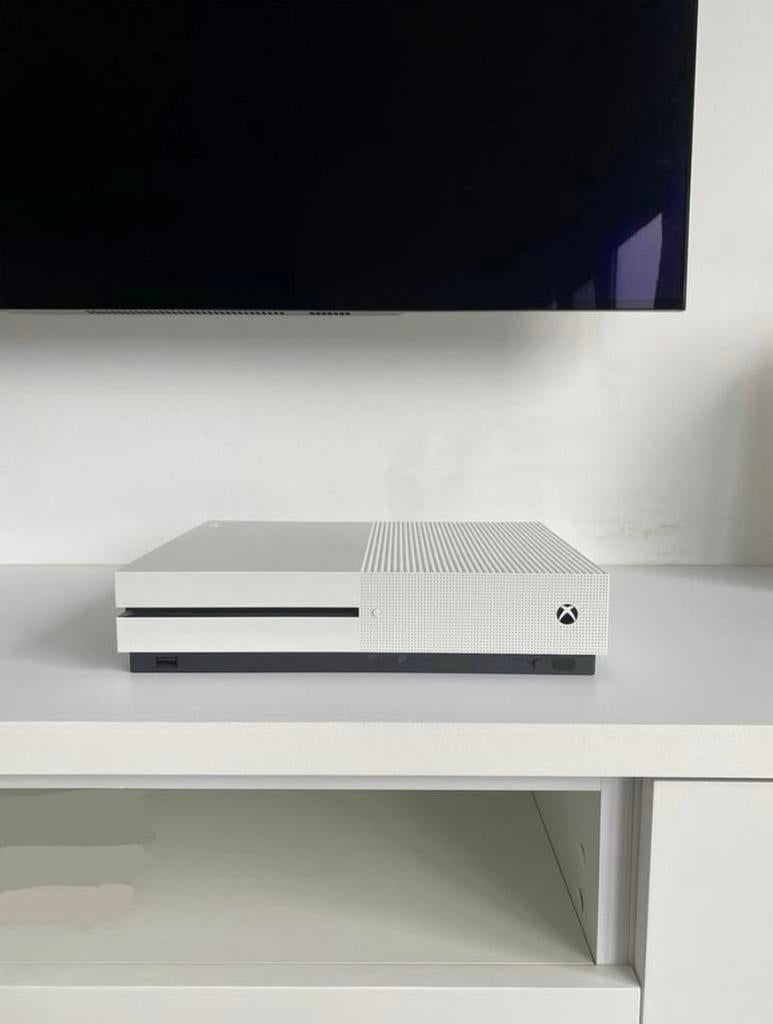 Xbox One S 1TB + GTA V en Morgen in huis!, Games en Spelcomputers, Ophalen, Zo goed als nieuw