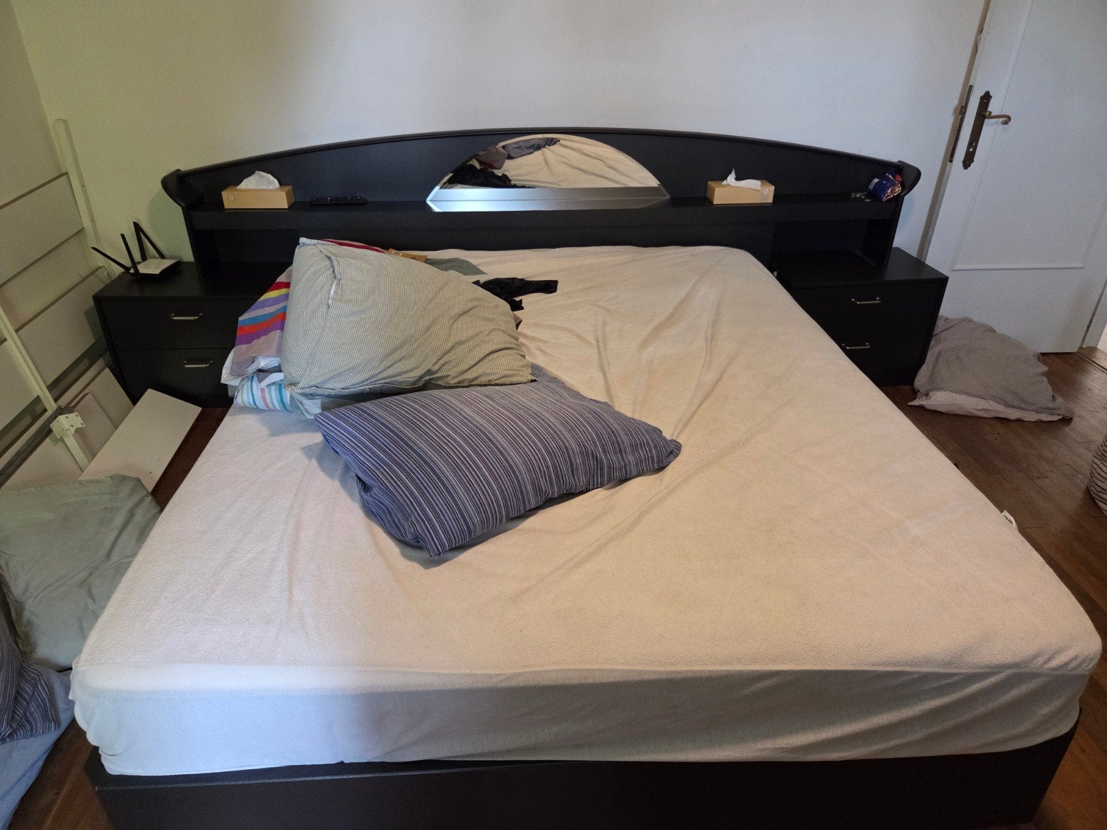 Bed (160x200) met nachtkastjes, Ophalen, Zwart