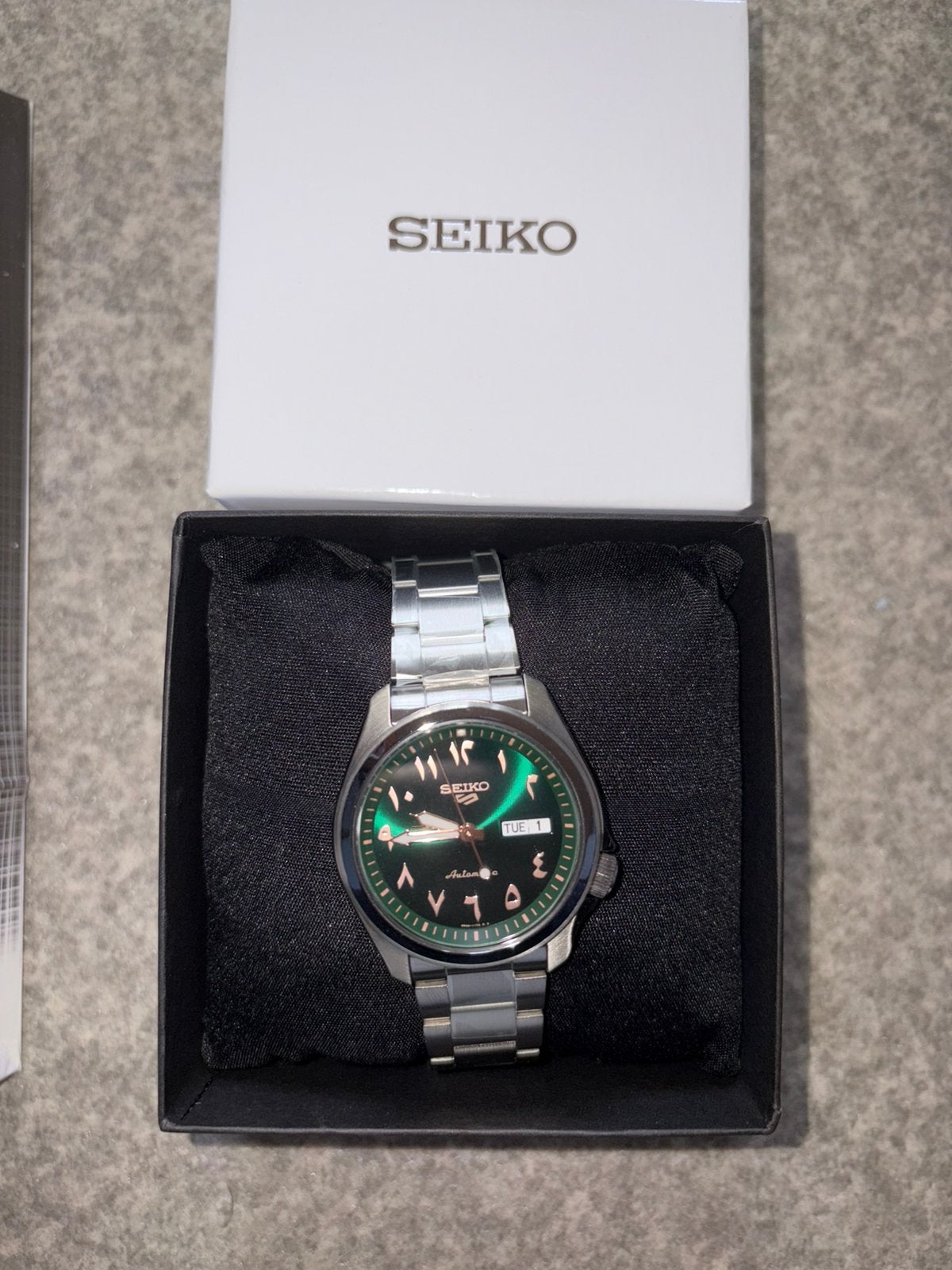 Seiko 5 arabic green dial, Bijoux, Sacs & Beauté, Enlèvement ou Envoi, Comme neuf, Seiko
