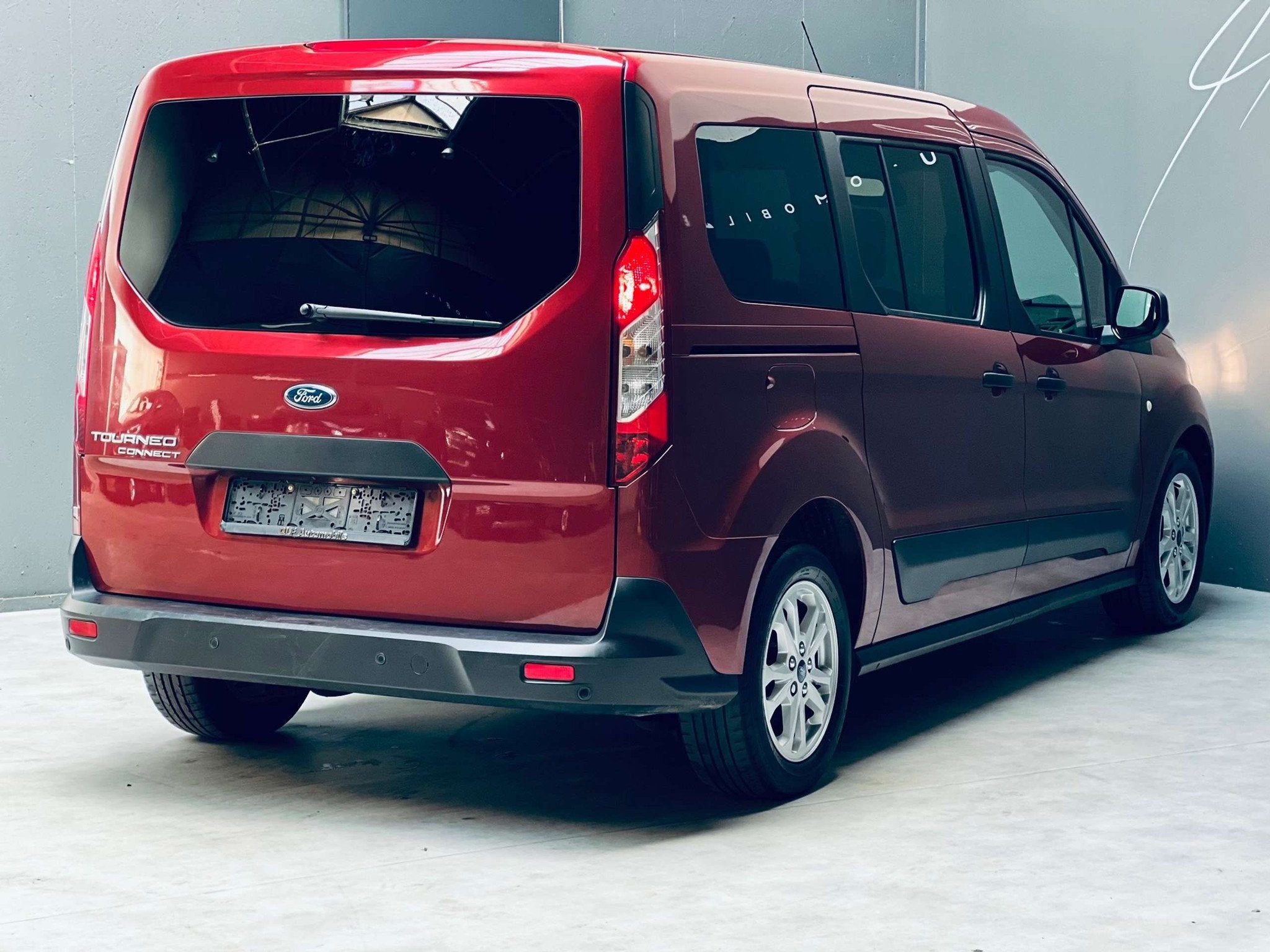 Ford Tourneo Connect 1.5 TDCi *CLIMATISATION*BT-AUDIO*CARNET, Autos, Ford, Rouge, Achat, 2270 kg, Euro 6