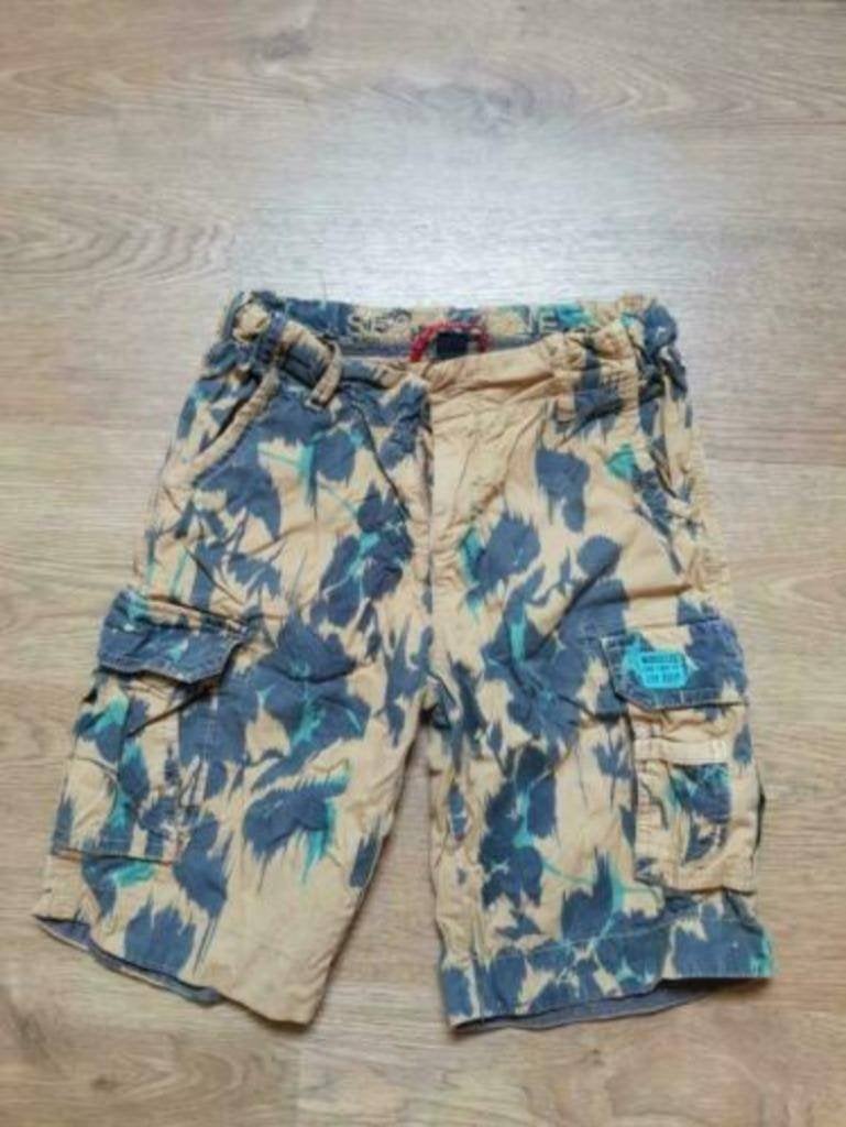 beige short met bloemen of bermuda CKS maat 128, Kinderen en Baby's, Broek, Gebruikt, Cks, Ophalen of Verzenden