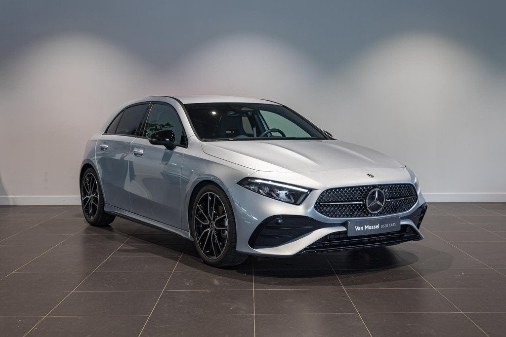 Mercedes-Benz A-Klasse 200 AMG Line | NIGHT PACK | PDC | 19", Achat, Entreprise, Entretenue par le concessionnaire, 5 places