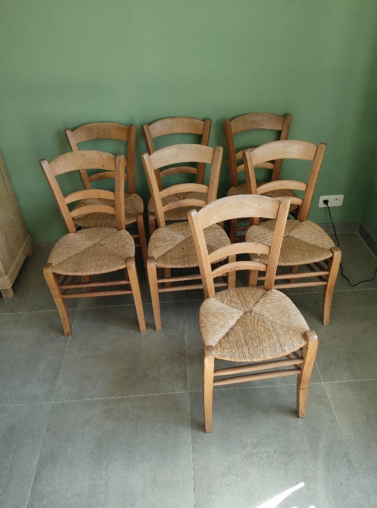 Mooie oude houten stoelen, Ophalen
