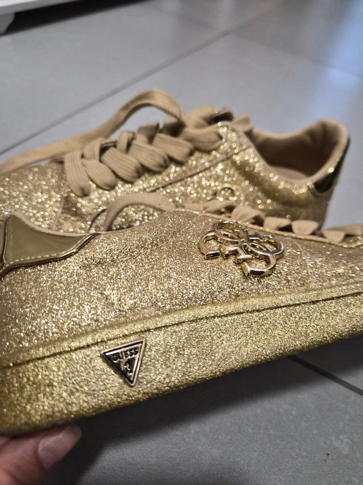 baskets Guess p36, Vêtements | Femmes, Chaussures, Guess, Enlèvement ou Envoi, Sneakers et Baskets, Comme neuf