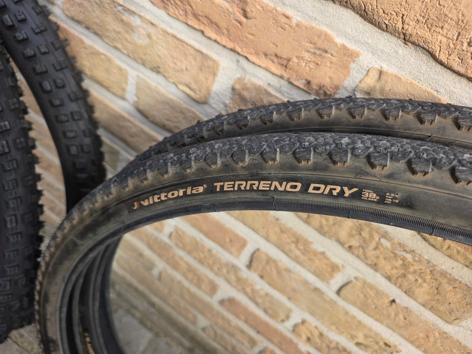 Terre sèche Vittoria 700x38c, Vélos & Vélomoteurs, Enlèvement