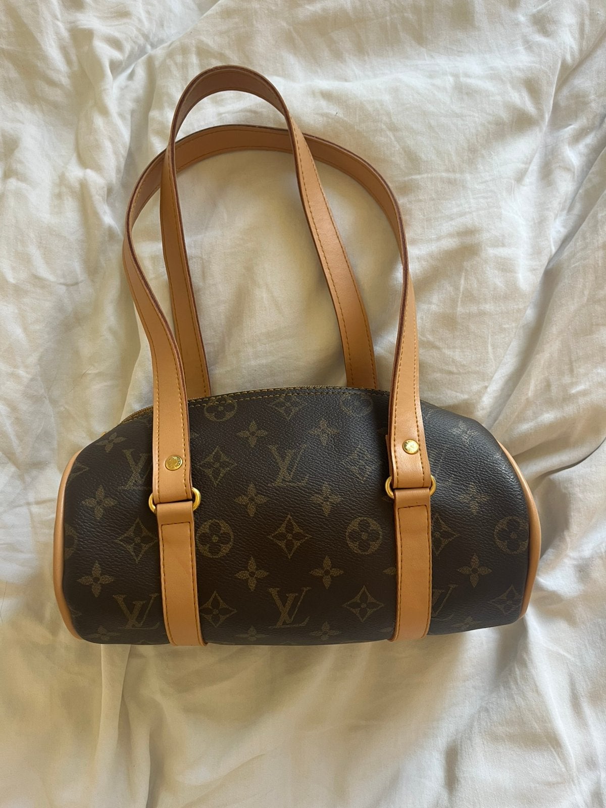 Sac à main avec logo de la marque, Bijoux, Sacs & Beauté, Enlèvement ou Envoi, Comme neuf, Sac à main