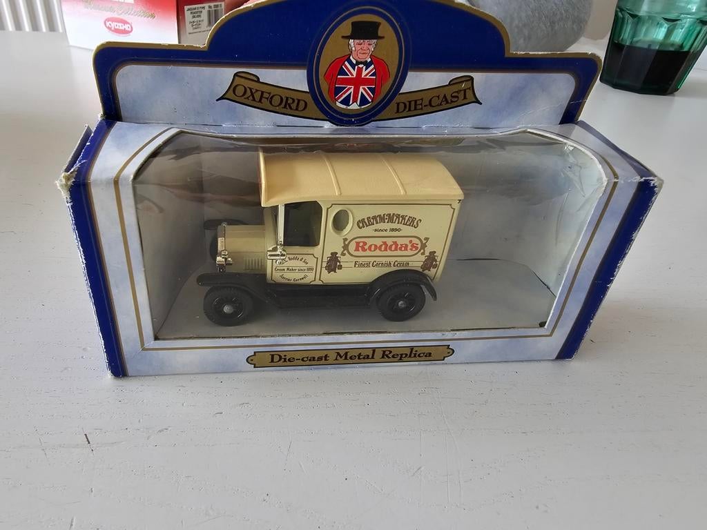 Lledo Days Gone Model T Ford bestelwagen met de "Rodda's Fin, Ophalen of Verzenden