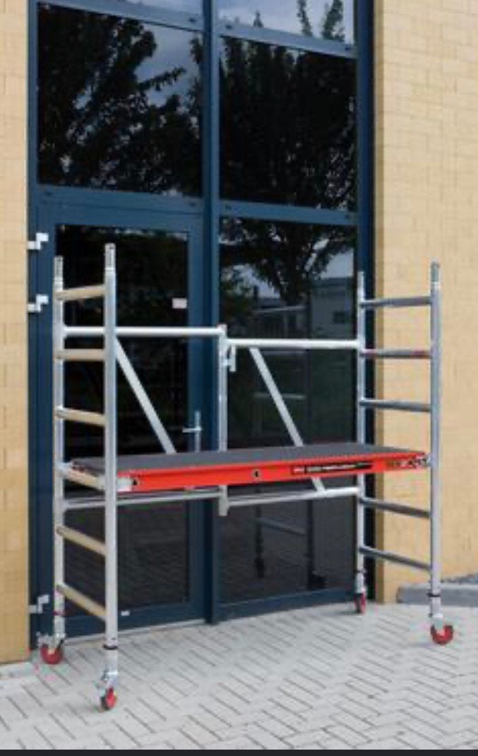 ALTREX Professionele aluminium steiger +\ _ 0,75 1,85 m, Ophalen, Gebruikt