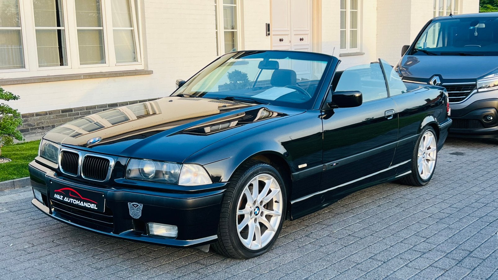 BMW 320i * Cabrio * M PACK * 6 CILINDERS * 153.000 Km, Auto's, Euro 2, 110 kW, Cabriolet, Zwart