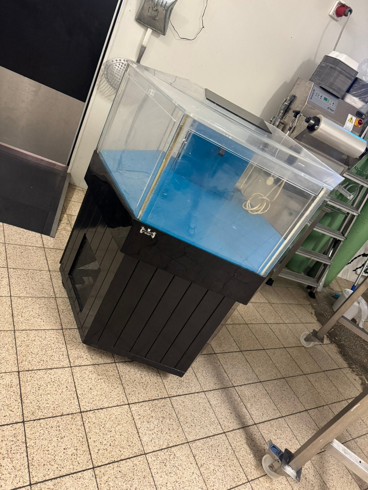 Homarium leefbak voor schaal en schelpdieren, Ophalen, Zo goed als nieuw