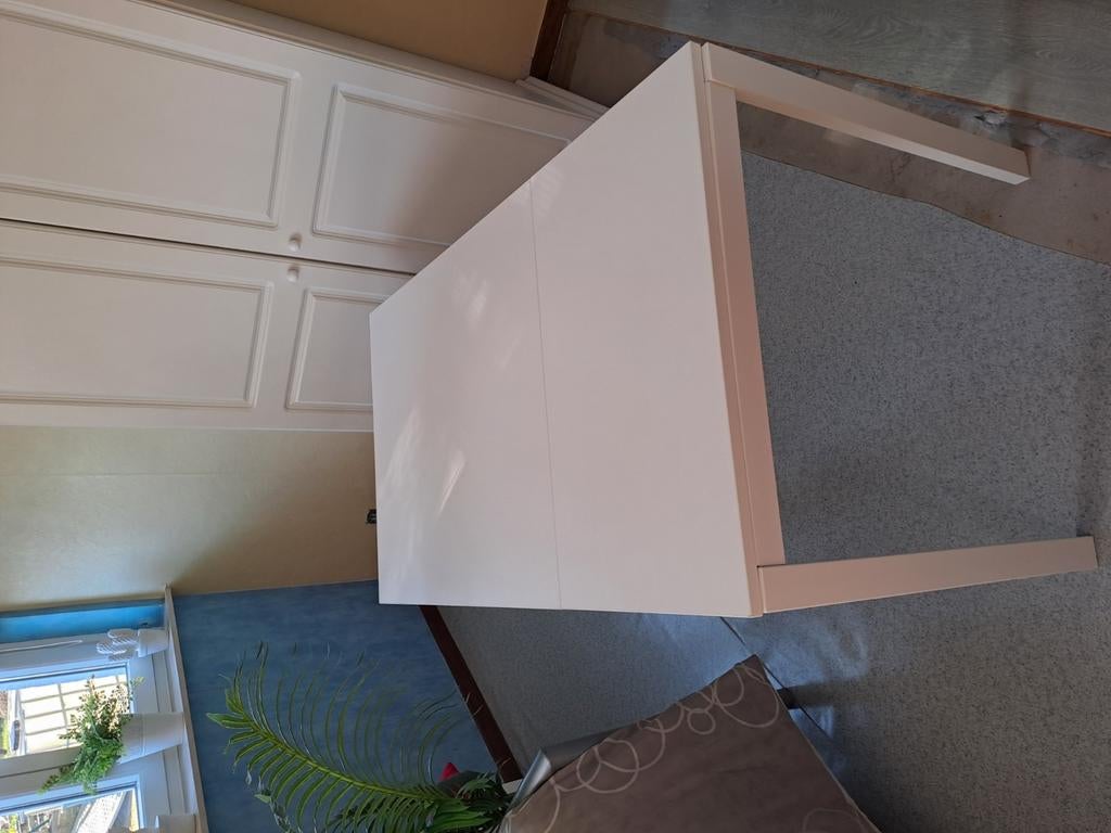 Table ikea, Enlèvement