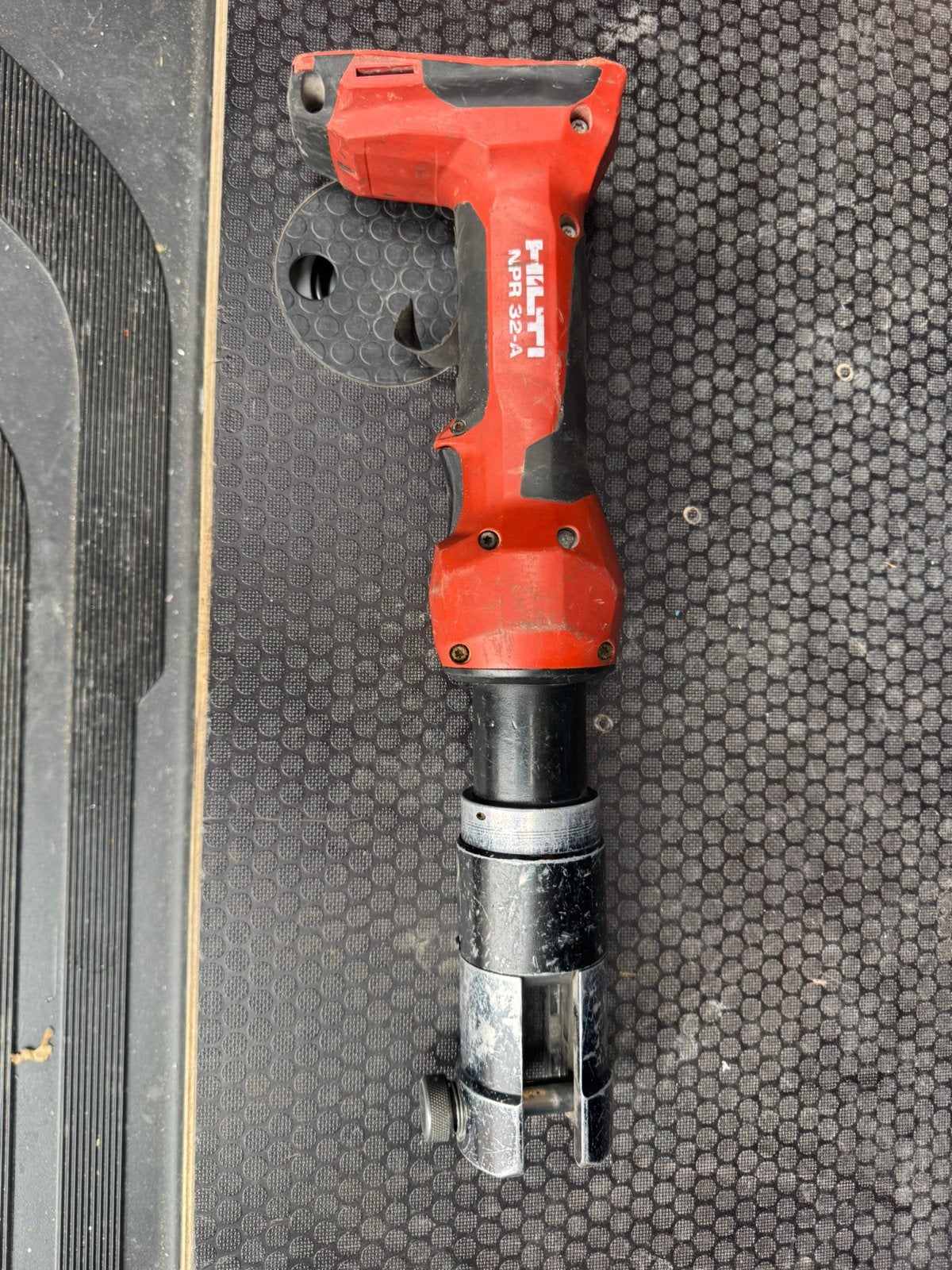 Sertisseuse Hilti avec 8 tete a sertir, Bricolage & Construction, Enlèvement, Comme neuf