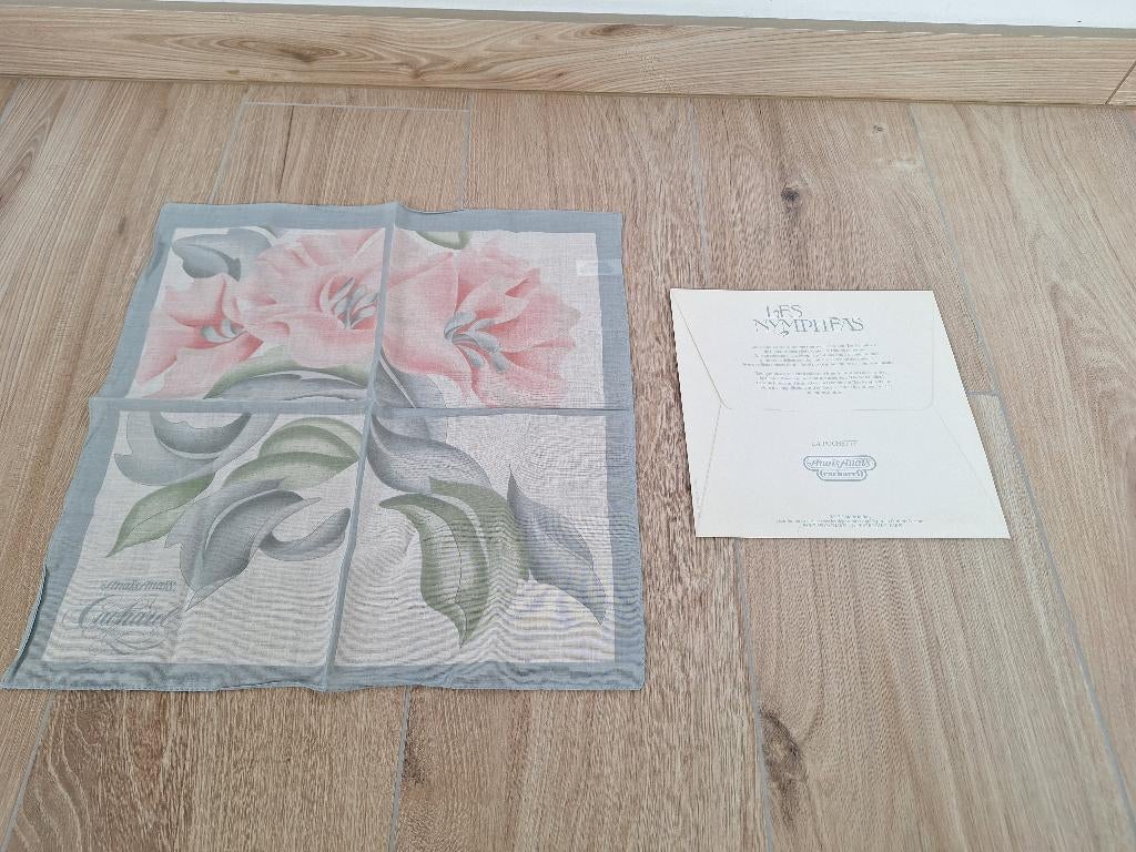 parfum Vintage zakdoekje Cacharel Anaïs Anaïs "Les Nymphéas", Verzamelen, Ophalen of Verzenden, Zo goed als nieuw, Accessoires