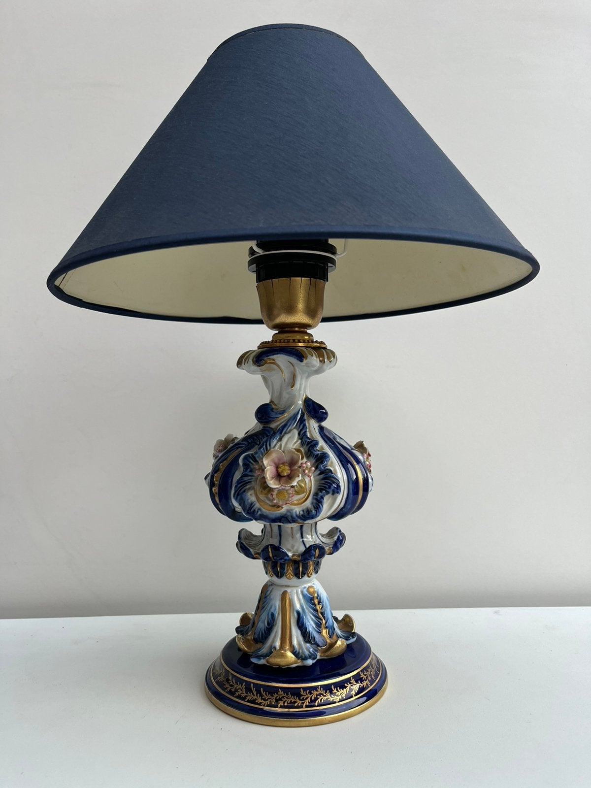 Vintage Capodimonte Tafellamp Kobaltblauw Porselein met Goud, Huis en Inrichting, Ophalen of Verzenden, Sfeerlamp, Met kap, Vintage