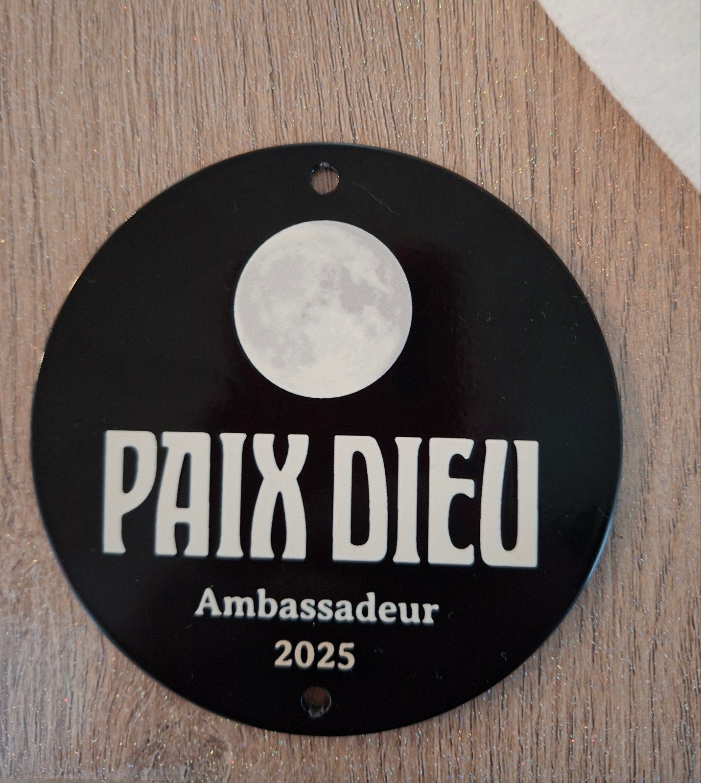 plaque pub biere ambassadeur paix dieu, Enlèvement