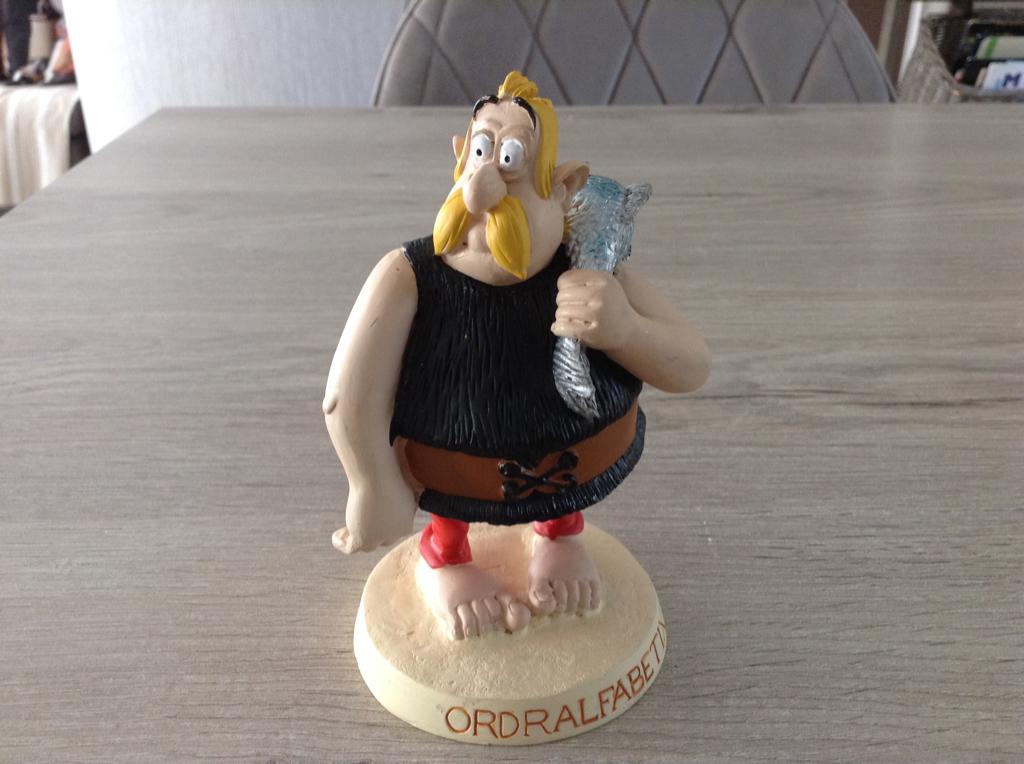 Personnage d'Astrix et Obélix Ordalfabetix (13 cm) (2001), Collections, Enlèvement ou Envoi, Astérix et Obélix, Utilisé, Statue ou Figurine