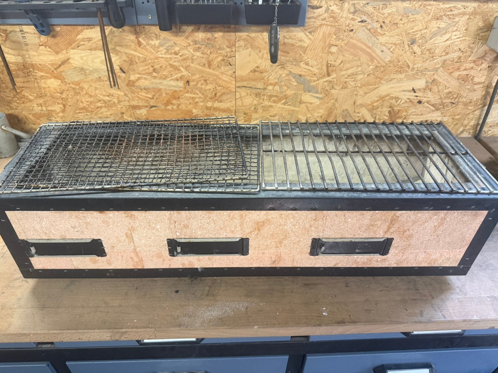 Konro grill xl Diatomite 550€  (77x20x23) Nieuwprijs 899€, Ophalen of Verzenden, Zo goed als nieuw
