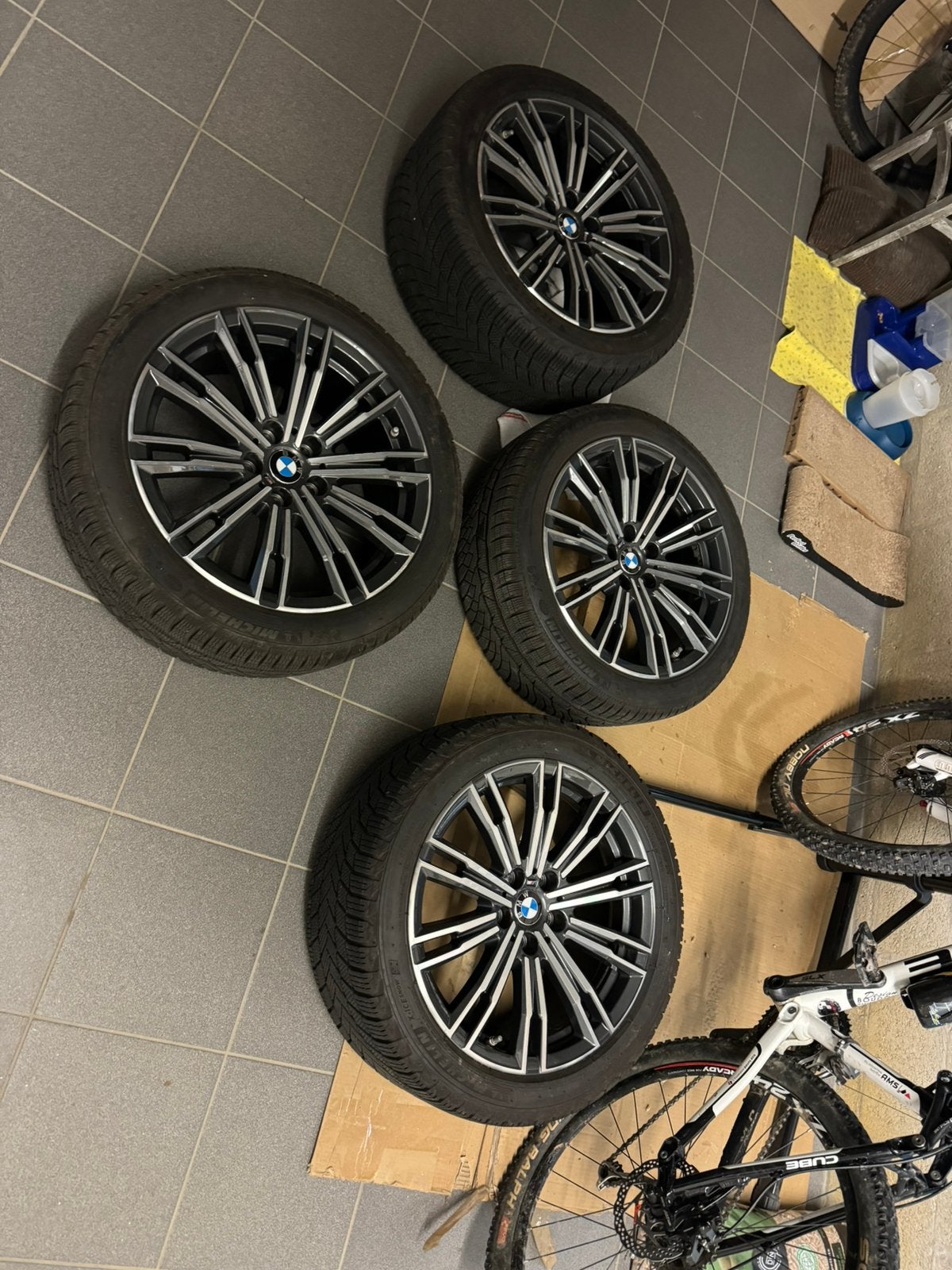 Pack Hiver BMW 18" Style 790M Mixte + Michelin X-Ice, Autos : Pièces & Accessoires, Enlèvement, Jante(s)