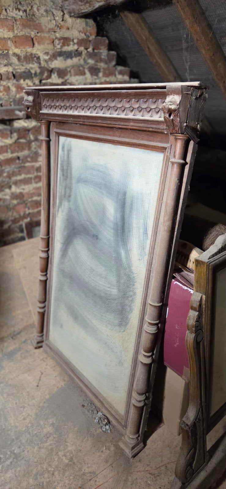 Grand miroir de cheminée, Enlèvement