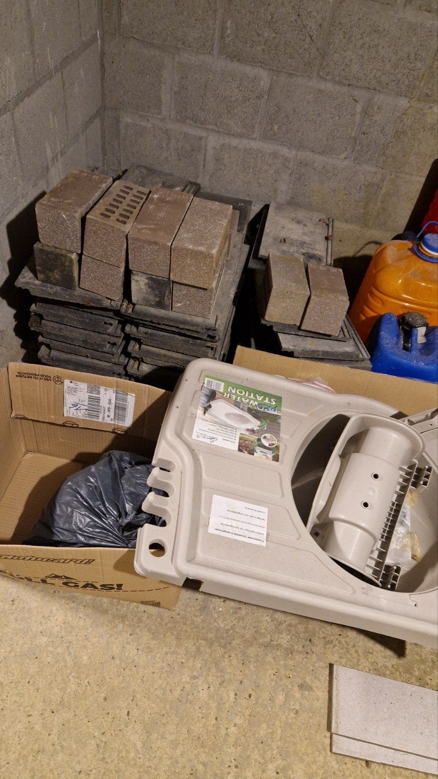 Dakpannen muur stenen beentje van alles gratis, Doe-het-zelf en Bouw, Overige materialen, Zwart, Nieuw, 5 tot 10 m²