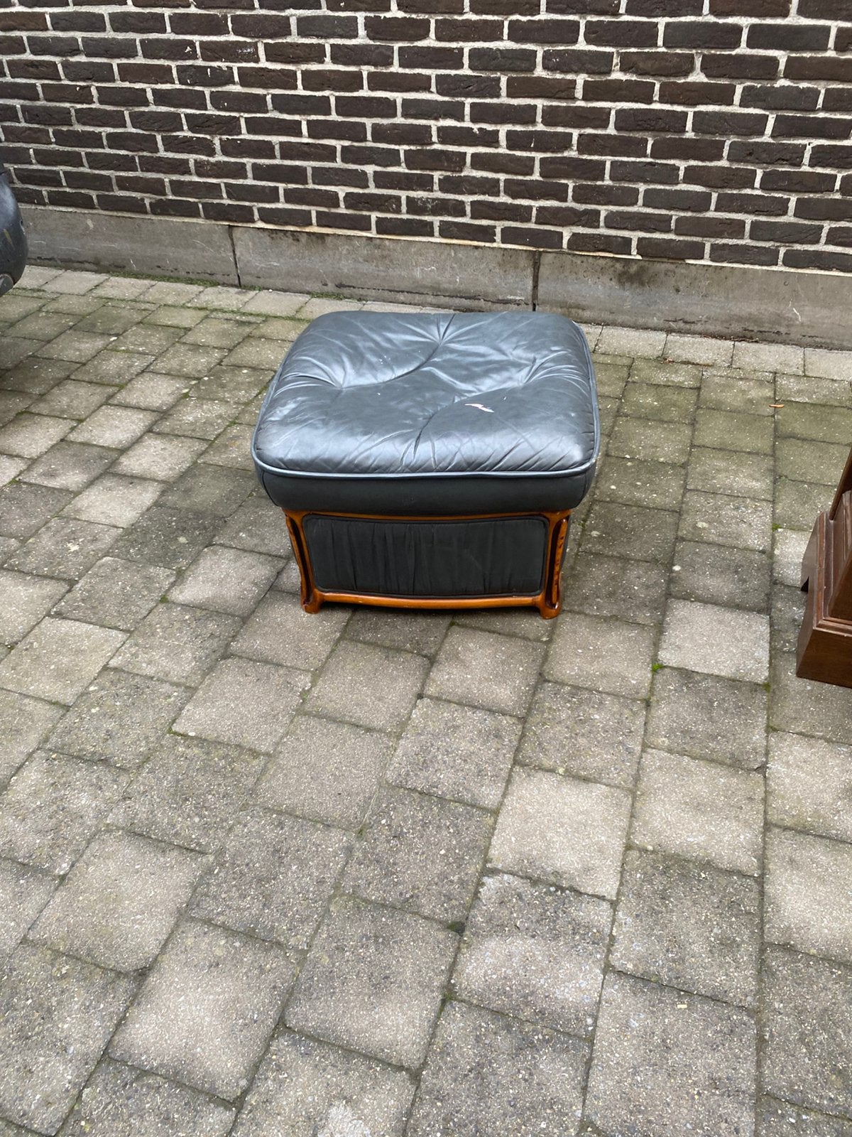 Pouf avec assise en cuir, Enlèvement, Utilisé