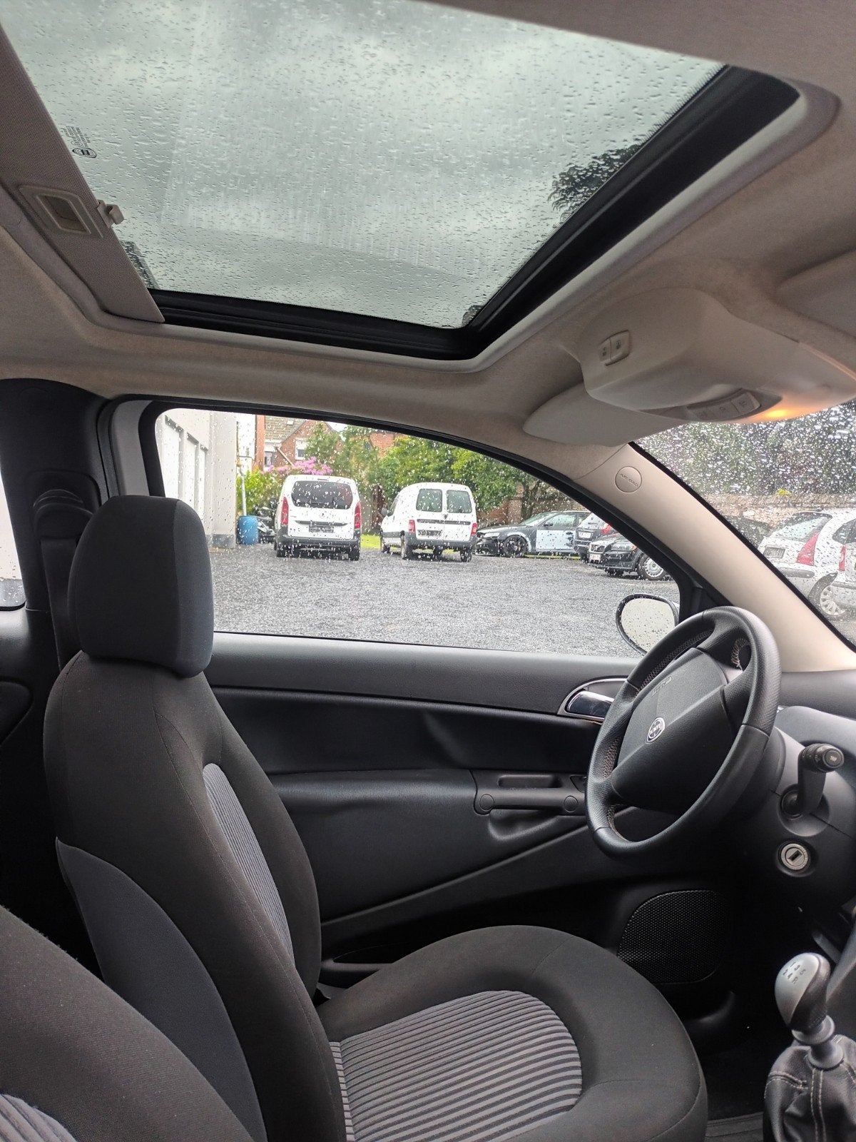 Lanci benzin, Enlèvement, Lancia