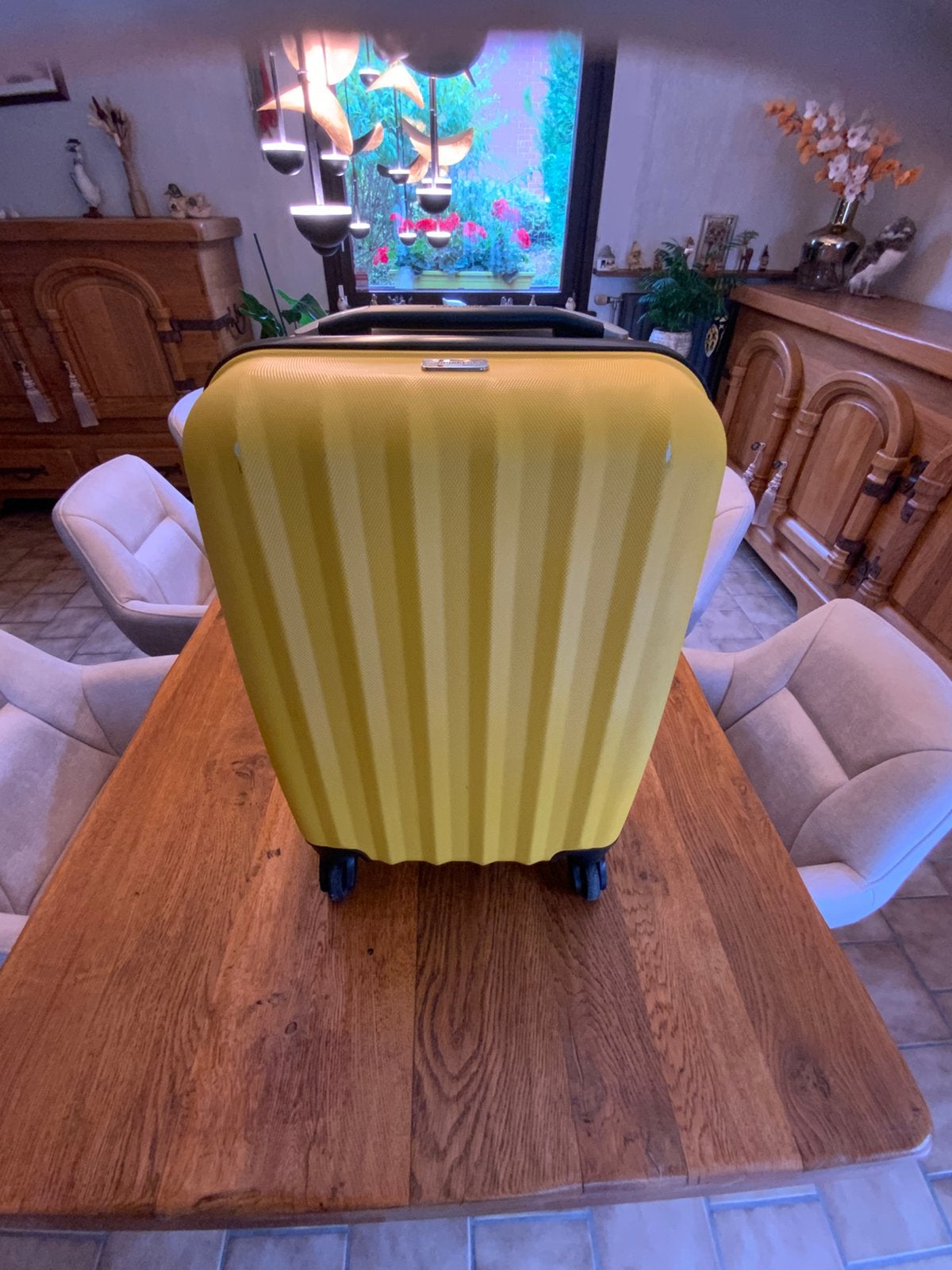 trolley de voyage HAUTEUR 54, LONGUEUR 36 ET EPAISSEUR 22 CM, Plastique dur, Moins de 35 cm, Poignée extensible, Enlèvement