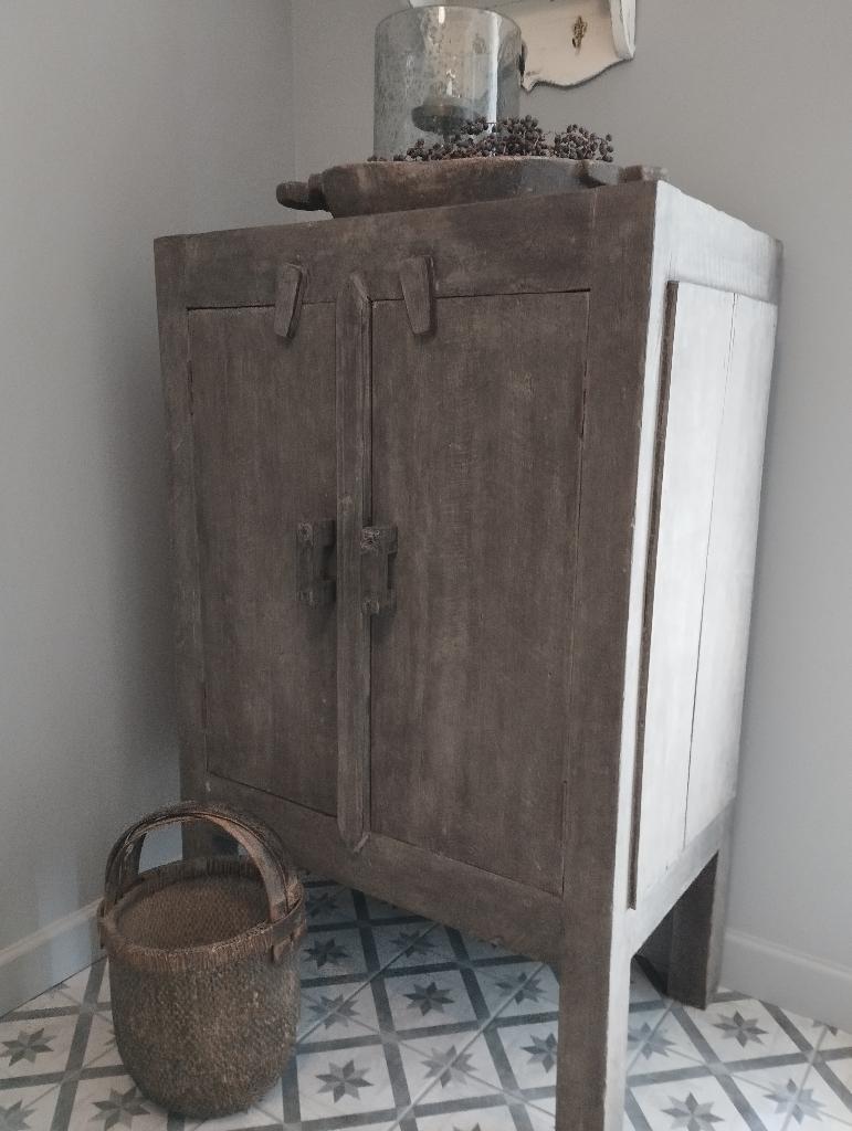 Stoere sobere landelijke kast Aura Peeperkorn, Huis en Inrichting, Ophalen, Met deur(en)