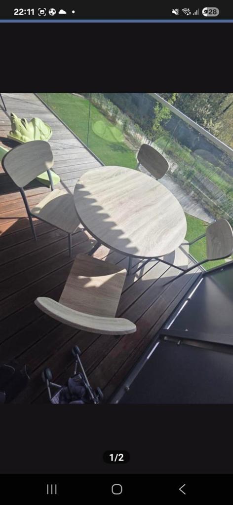 Table avec 4 chaises, Enlèvement