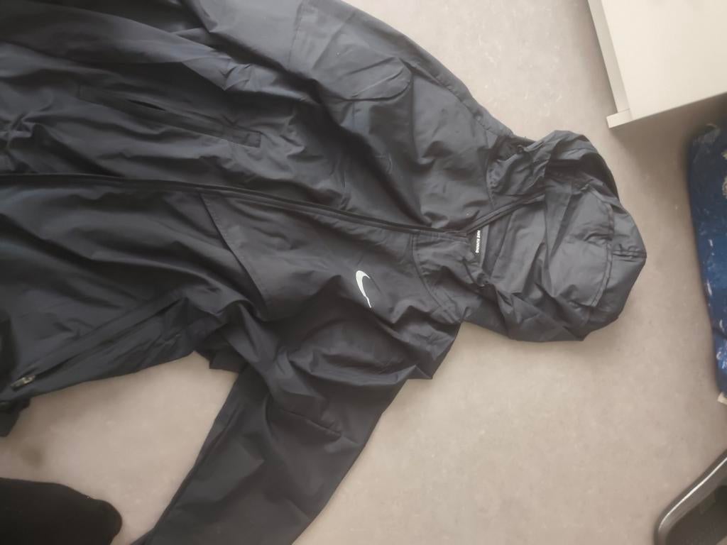 Ik verkoop hier een Nike jasje bijna niet aangedaan pas niew, Fietsen en Brommers, Brommers | Toebehoren, Ophalen of Verzenden