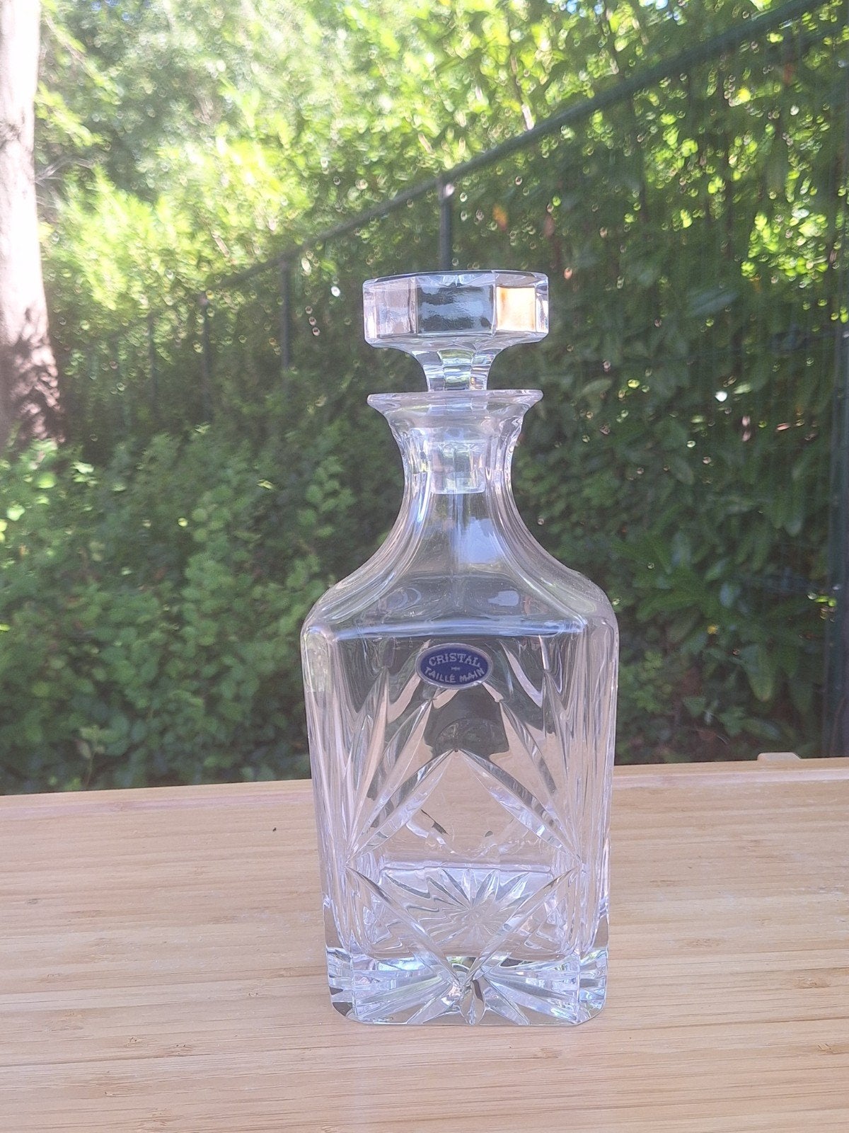 bouteille en cristal, Enlèvement