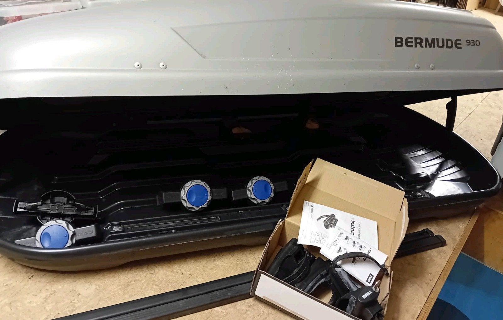 Dakkoffer Bermude 930, Ophalen