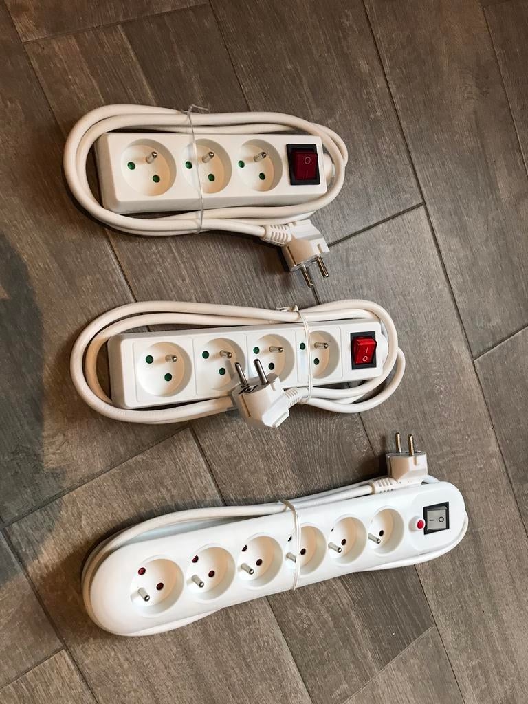 3 NİEUWE STEKKERDOZEN / STOPCONTACTEN / VERLENGKABELS, Doe-het-zelf en Bouw, Elektriciteit en Kabels, Ophalen of Verzenden, Nieuw