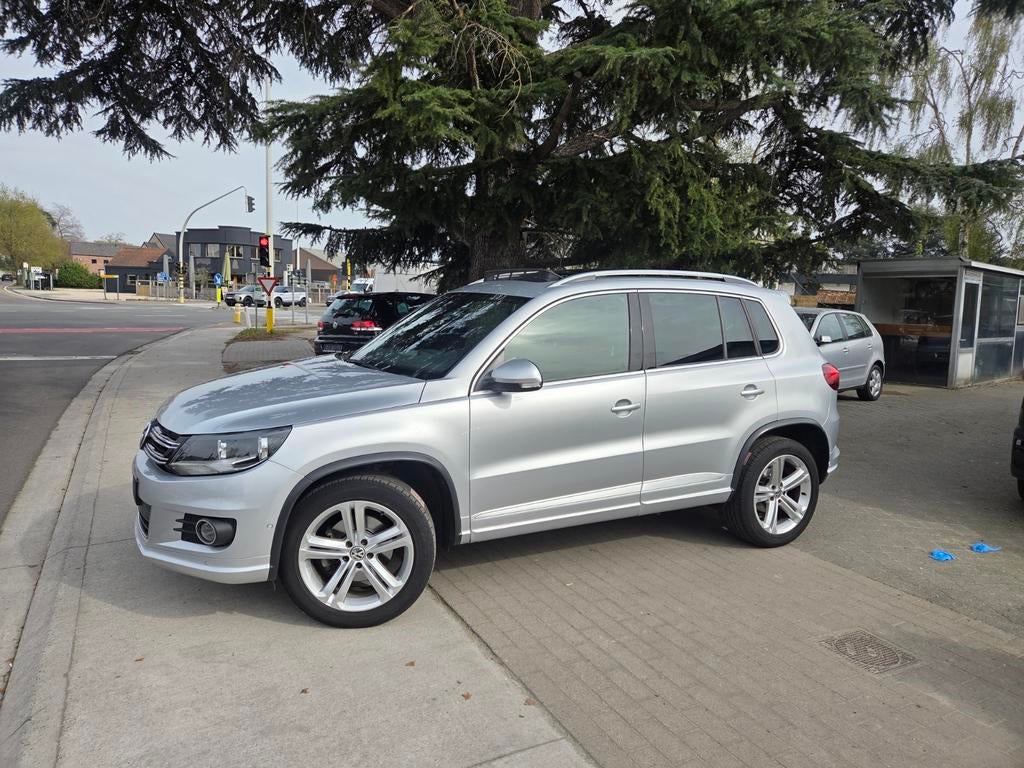 Volkswagen Tiguan R-line 1.4TSI 150PK AUTOMAAT Pano leder, Autos, Argent ou Gris, Achat, Entreprise, Entretenue par le concessionnaire