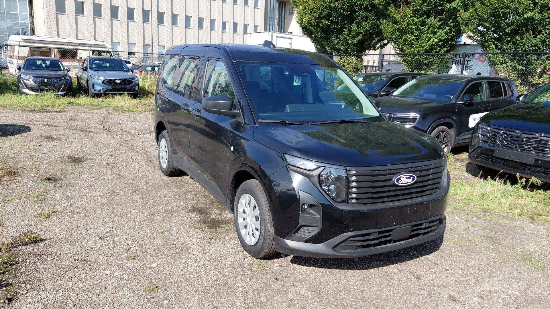 Ford Tourneo Courier Trend - Carplay - Winterpack - 5j garan, Auto's, Voorwielaandrijving, Gebruikt, Zwart, 5 deurs