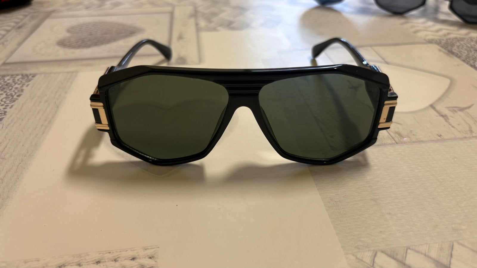 Lunettes de soleil, Enlèvement, Comme neuf, Lunettes