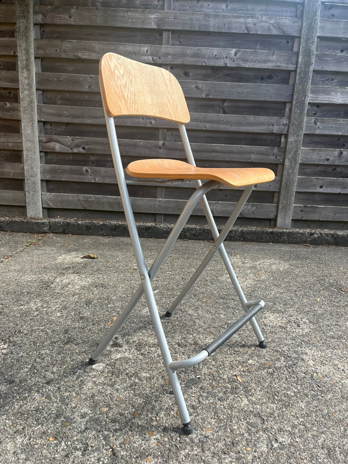 Ikea barkruk met voetensteun, barhoogte 90cm, opvouwbaar, Ophalen, Gebruikt, Met voetsteun, 60 tot 90 cm