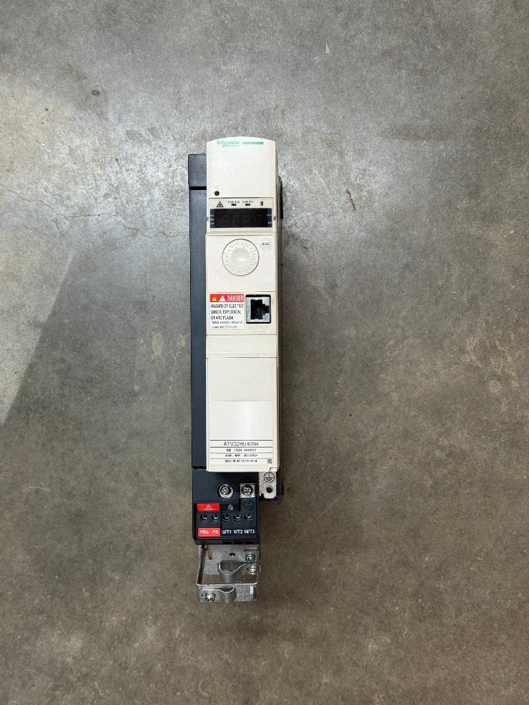 Schneider frequentieregelaar 4kW, Bricolage & Construction, Électricité & Câbles, Enlèvement ou Envoi, Comme neuf, Schneider Electric