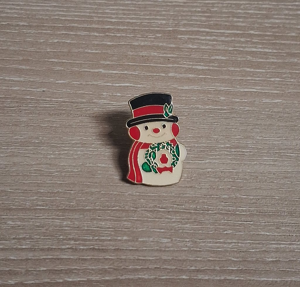 PIN - SNEEUWMAN - BONHOMME DE NEIGE - SNOWMAN - KERST, Verzamelen, Verzenden, Gebruikt, Figuurtje, Speldje of Pin