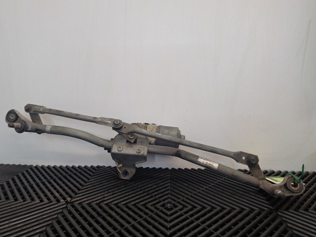 MOTEUR + TRINGLERIE ESSUIE GLACE AVANT Audi A4 Avant (B7), Robert Bosch AG, Audi, Utilisé, Robert-Bosch-Allee 1
74232  Abstatt, DE