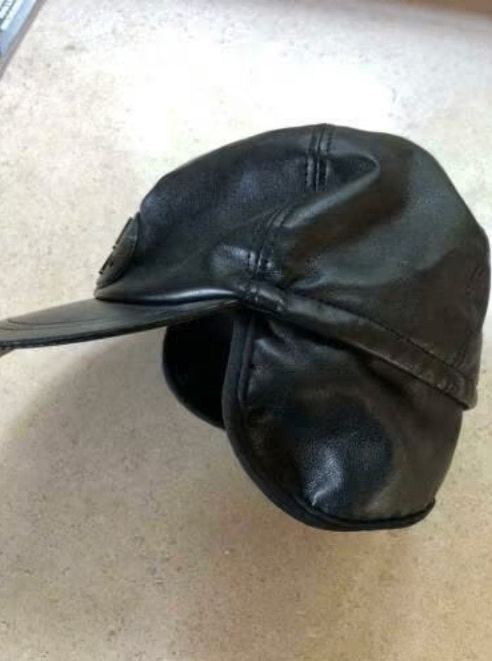 zwarte lederen kleuterpet maat 52, Kinderen en Baby's, Kinderkleding | Petten en Hoeden, Ophalen, Dorian Piat, 104 of kleiner