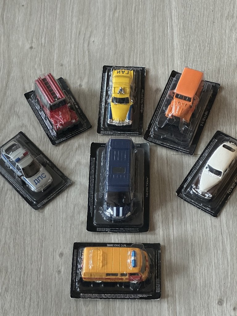 Collectie van 7 nieuwe RUSSISCHE voertuigen 1/43 - 40€, Ophalen of Verzenden, Nieuw, Auto