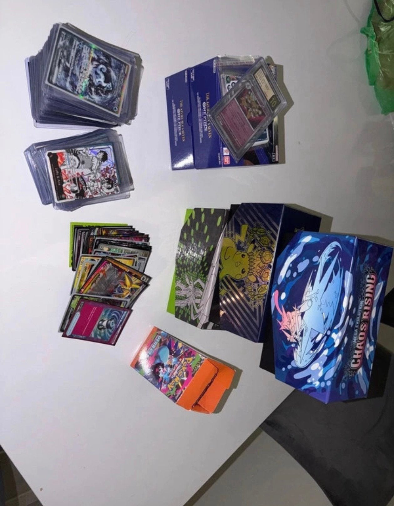 Pokemon en one piece hits + 5dozen bulk pokemon en one piece, Ophalen of Verzenden, Zo goed als nieuw
