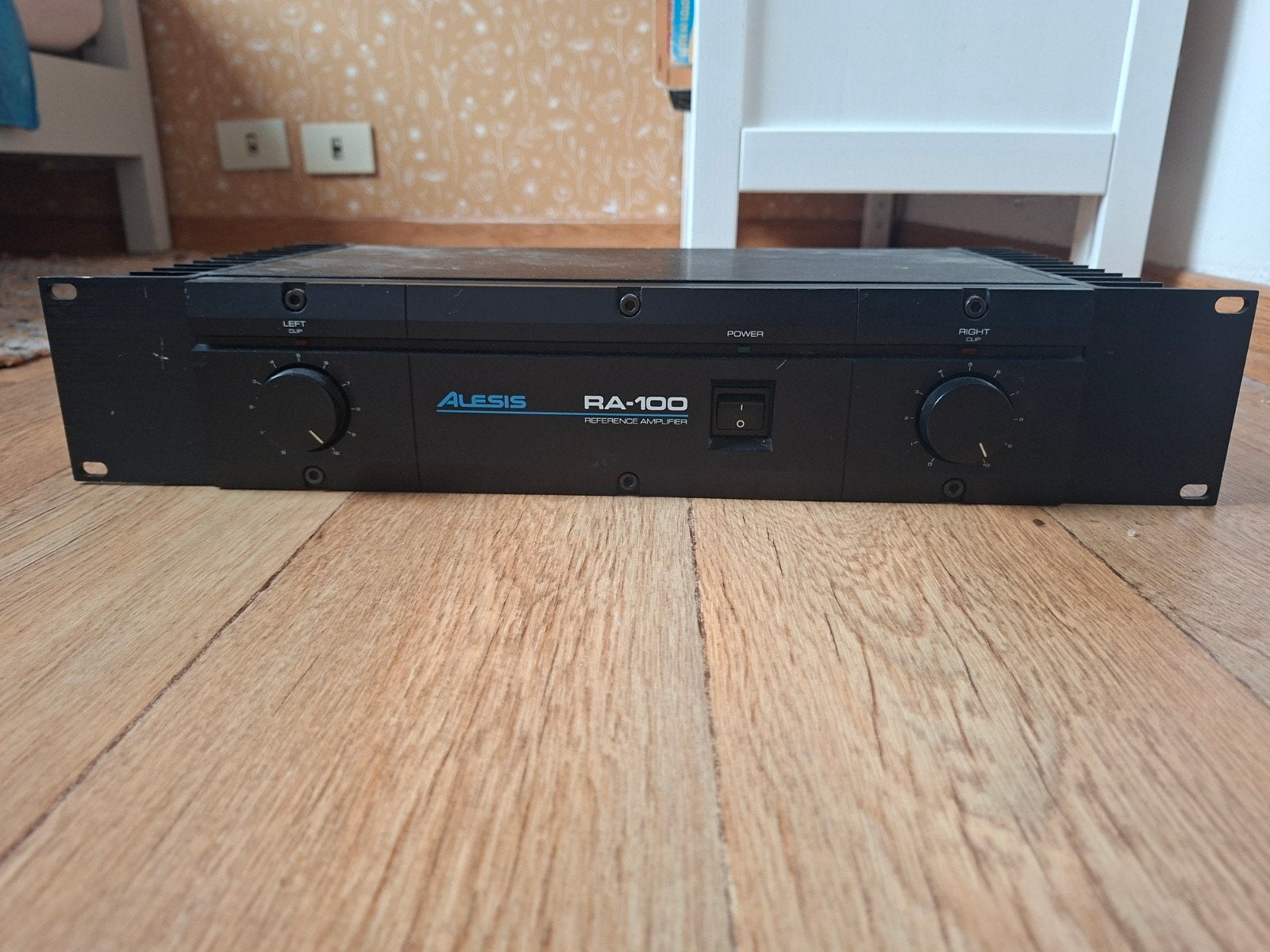Amplificateur de référence Alesis RA-100 — amplificateur de, Enlèvement ou Envoi, Utilisé